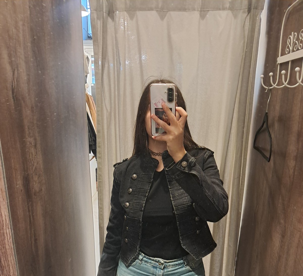 violemustdie's tweet photo. Hoy fui a comprar ropa y me cruce con una campera que usaría para ir a ver un desfile a la ciudad con mi papá https://t.co/O4ahGOqOUp