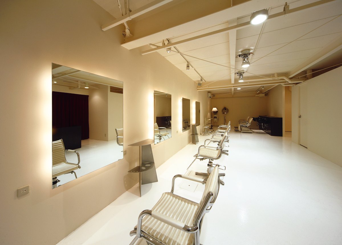 reborncube2009's tweet photo. ＃リボーンキューブ は ＃店舗デザイン を手掛ける会社が ＃リノベーション を行っていることからこの様な ＃美容室 のデザインも得意としております。非常にシンプルながらコストを鑑みつつおしゃれで個性的な空間を創るように心掛けた作品でお施主様に非常に好評でした。 https://t.co/H8qXvmlFLh https://t.co/zThAo3b2sI