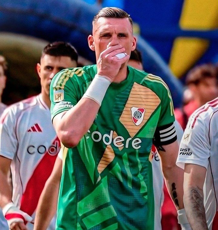 frabigol's tweet photo. Primero era Armani o Andrada, en el medio Armani o Rossi, después Armani o Romero y por último Armani o Marchesin. Así con todos los arqueros de turno, pero Franco se los cogió uno por uno.

Hoy se va el mejor arquero de la historia del fútbol Argentino, el que se garchó a todos. https://t.co/hAQlSt36HC