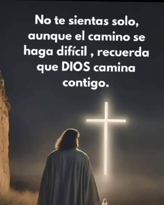 MarOliveira13's tweet photo. 🌿Las  palabras de Marta Sanz Cid que llenaron de lágrimas la Catedral de Valladolid. 💔🕊️

"No sé si existen palabras capaces de aliviar un dolor como este. 
Solo nuestra fe nos ayuda a encontrar un poco de luz en el medio de tanta oscuridad", señaló Marta Sanz Cid tras lamentar, frente a los ataúdes que guardan sus cenizas, que hay "cuatro vidas que se han ido demasiado pronto y dejan un vacío imposible de llenar".
"Hoy habla una familia rota por el dolor, pero inmensamente agradecida por haber compartido la vida con ellos", significó en la Catedral de Nuestra Señora de la Asunción y dedicó unas palabras para cada uno de los fallecidos y a la única superviviente.
 "Iván era mi hermano pequeño, siempre ocupará un lugar único. En mi corazón hay lazos que ni el tiempo ni la distancia, ni siquiera la muerte pueden romper. Hermano, allí donde estés quiero que sepas que siempre te hemos querido y siempre te querremos", significó con la voz entrecortada.  
A Irene le agradeció "el amor" con el que cuidó del CEO de Dehesa de los Canónigos: "Gracias por caminar siempre a su lado, por vuestra complicidad, por la familia tan bonita que formasteis y por la generosidad con la que viviste". 
Significó que la hija de ambos, Irene, representaba "la ilusión, la dulzura y la bondad". "Tenías toda una vida por delante y nos dejas tu recuerdo lleno de luz que nunca se apagará". 
En último lugar mencionó a Álvaro, el pequeño de 14 años que también perdió la vida en aquel trágico accidente: "Eras un niño excepcional, noble, cariñoso, educado y con un corazón inmenso. Tu sonrisa, tu bondad y tu forma de querer permanecerán para siempre entre nosotros". 
Tras estas emocionantes palabras a los fallecidos, la hermana del bodeguero se dirigió a las madres de Iván e Irene y abuelas de los dos menores.
 "Hoy queremos abrazar especialmente a nuestras madres. A nuestra madre que hace poco más de un año despedía a nuestro padre y que jamás pudo imaginar que tendría que despedir también a un hijo. Y a la madre de Irene, que hace unos años perdió al amor de su vida y ahora sufre el inmenso dolor de despedir a una hija y a dos nietos. No existen palabras capaces de aliviar un sufrimiento así, pero queremos que sepa que nunca estará sola".
Tras asegurar que los cuatro fallecidos "dejaron una huella imborrable" se dirigió a la única superviviente del accidente, Carlota: "Con solo nueve años la vida te ha puesto delante un camino que ningún niño debería recorrer. En todos nosotros encontrarás una familia que te abrazará, te cuidará y te querrá siempre. El amor de tus padres, de Irene y Álvaro vivirá para siempre en tu corazón". 
"Hoy no solo os despedimos. Hoy damos gracias a Dios por el regalo de vuestras vidas por el tiempo que pudimos compartir con vosotros y por todo el amor que sembrasteis a vuestro alrededor. Nuestra fe nos dice que la muerte no tiene la última palabra, que un día volveremos a encontrarnos y esa esperanza es hoy el consuelo al que nos aferramos. 
Hasta que llegue ese día, recibir el beso más grande que una familia puede enviar al cielo. 
Que Dios os tendrá en su gloria, os abrace con su infinito amor y os conceda el descanso eterno. 
Os queremos con toda el alma, descansad en paz", señaló Marta no sin dificultades por el momento. 
🙏