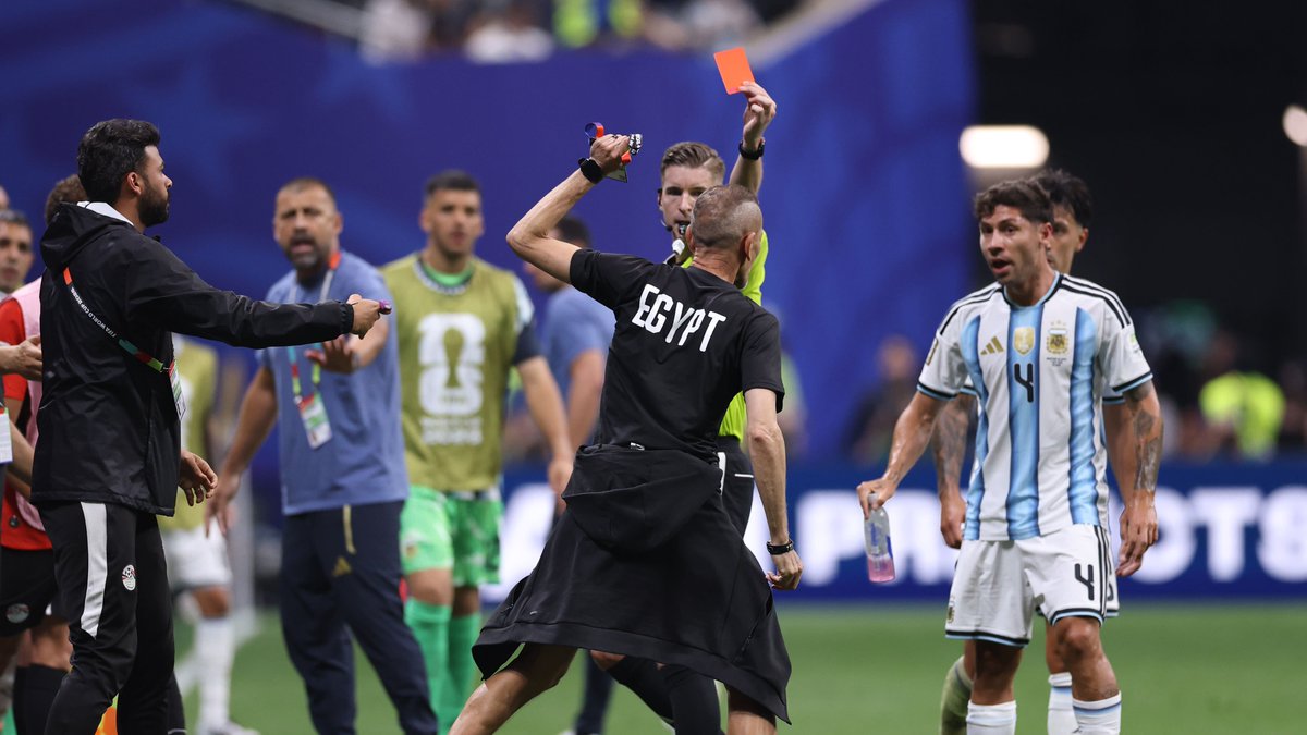 Complex's tweet photo. Egypt Files FIFA Complaint Against Referee After World Cup Loss to Argentina Details: https://t.co/Z9rKpmBtX8 https://t.co/uy4q0AHPIP