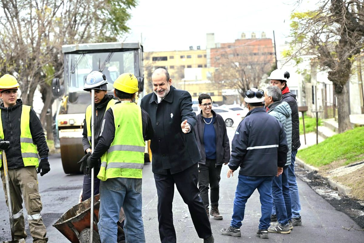 fsusbielles's tweet photo. 👷🏻‍♂️ ¡La reconstrucción continúa!

Supervisamos los trabajos de repavimentación en calle Bouchard. Fue una de las zonas más afectadas por la inundación, con socavamientos y deterioros estructurales.

Falta, pero avanzamos cada día ¡Vamos, Bahía! ¡Sigamos unidos! 💪 https://t.co/5sgch4C31K