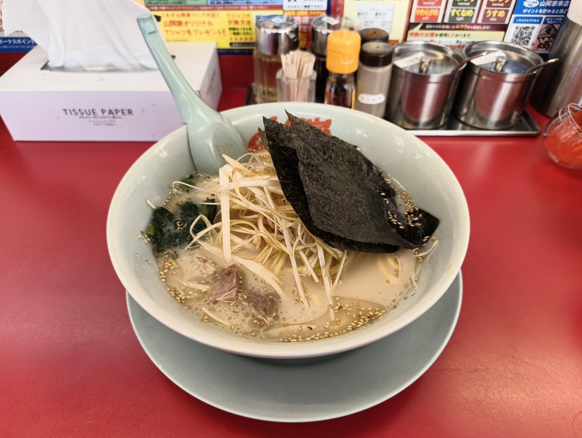 Beefcake1973's tweet photo. 朝から暑いぜ夜勤明け
#山岡家
#青梅店
#24時間営業
#青梅街道
#来店ポイント
#レギュラーメニュー
#塩ネギラーメン
#ガチャガチャ
ガチャガチャが気になって😌
全６種類、シークレットは何だろう🤔
〝プレミアム醤油とんこつラーメン〟ゲットです✨
次はいつ食べられるかなぁ🍜
ごちそうさまでした🤤 https://t.co/9MLNEvex2A