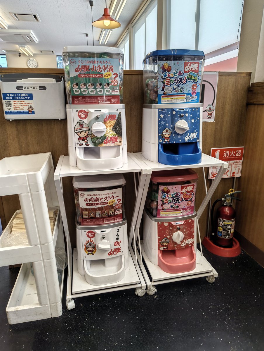 Beefcake1973's tweet photo. 朝から暑いぜ夜勤明け
#山岡家
#青梅店
#24時間営業
#青梅街道
#来店ポイント
#レギュラーメニュー
#塩ネギラーメン
#ガチャガチャ
ガチャガチャが気になって😌
全６種類、シークレットは何だろう🤔
〝プレミアム醤油とんこつラーメン〟ゲットです✨
次はいつ食べられるかなぁ🍜
ごちそうさまでした🤤 https://t.co/9MLNEvex2A
