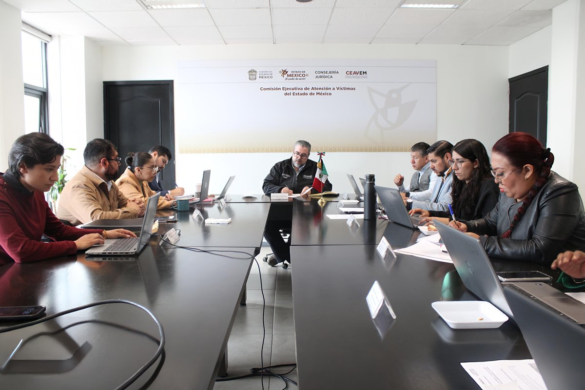 CEAVEM's tweet photo. #TuComisión llevó a cabo la Decima Segunda Sesión Extraordinaria del Comité Multidisciplinario Evaluador, en donde se valoraron 38 casos de #AtenciónAVíctimas del delito.
#CEAVEMContigo #EIPoderDeServir https://t.co/4iDaZOImus