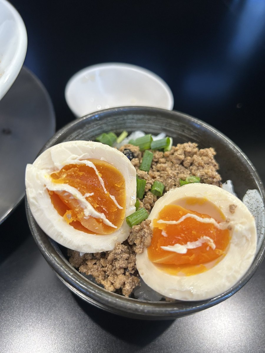 hinamako2's tweet photo. セルフ味玉丼〜🥚 https://t.co/Iect1V9TZg
