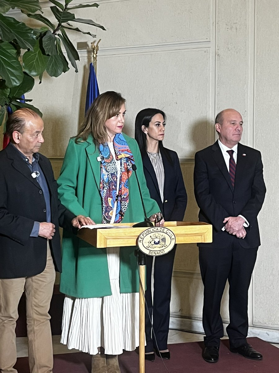 loretosenadora's tweet photo. Acuerdo senadores PPD Pdta del Senado y Quiroz Gobierno x invariabilidad tributaria. 
@Senado_Chile @Min_Hacienda https://t.co/34YgRE6KOz