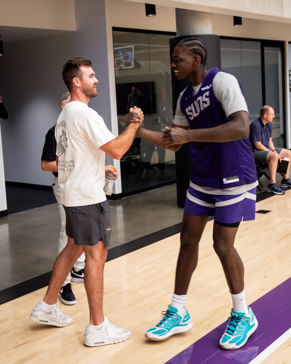 Suns's tweet photo. Pat Spencer’s first day in The Valley

📍 @verizon 5G Performance Center https://t.co/vKVQsaFUCl