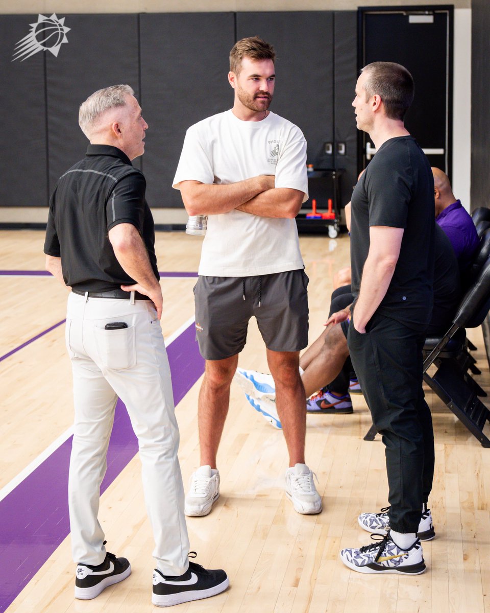 Suns's tweet photo. Pat Spencer’s first day in The Valley

📍 @verizon 5G Performance Center https://t.co/vKVQsaFUCl