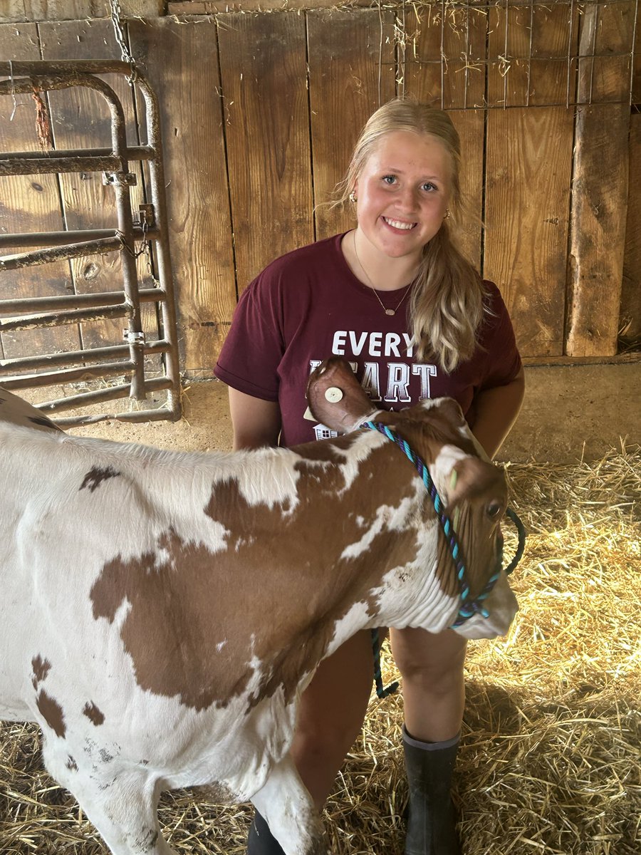 FLFFA's tweet photo. One of this evenings SAE visits was with Olivia at her family’s farm. She is responsible for assisting with feeding bucket calves the family raises as well as caring for them up through market weight. I also viewed her 4-H market rabbits and dairy feeder calf. Great visit! https://t.co/YEgBX8hS3V