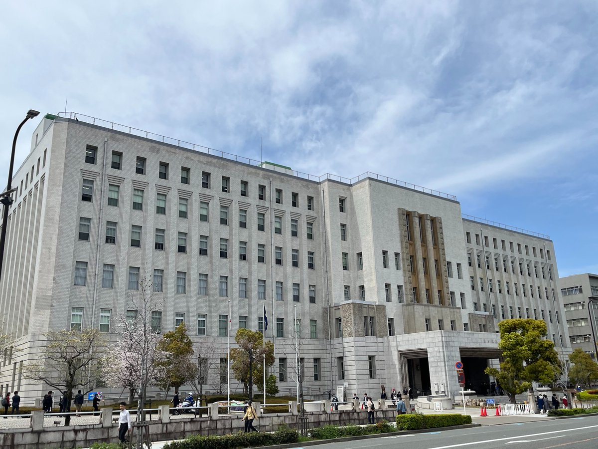 nikkeisi's tweet photo. 大阪府庁舎本館 1926年竣工。平林金吾・岡本馨設計。登録有形文化財。このへんの建造物といえばお向かいにある大阪城に目がいきがちですが、こちらだって戦前日本の雰囲気を伝える歴史的建築としてもっと注目されてよいと思います。メトロ天満橋または谷町四丁目から徒歩約5分。 https://t.co/xzXNbPeC65