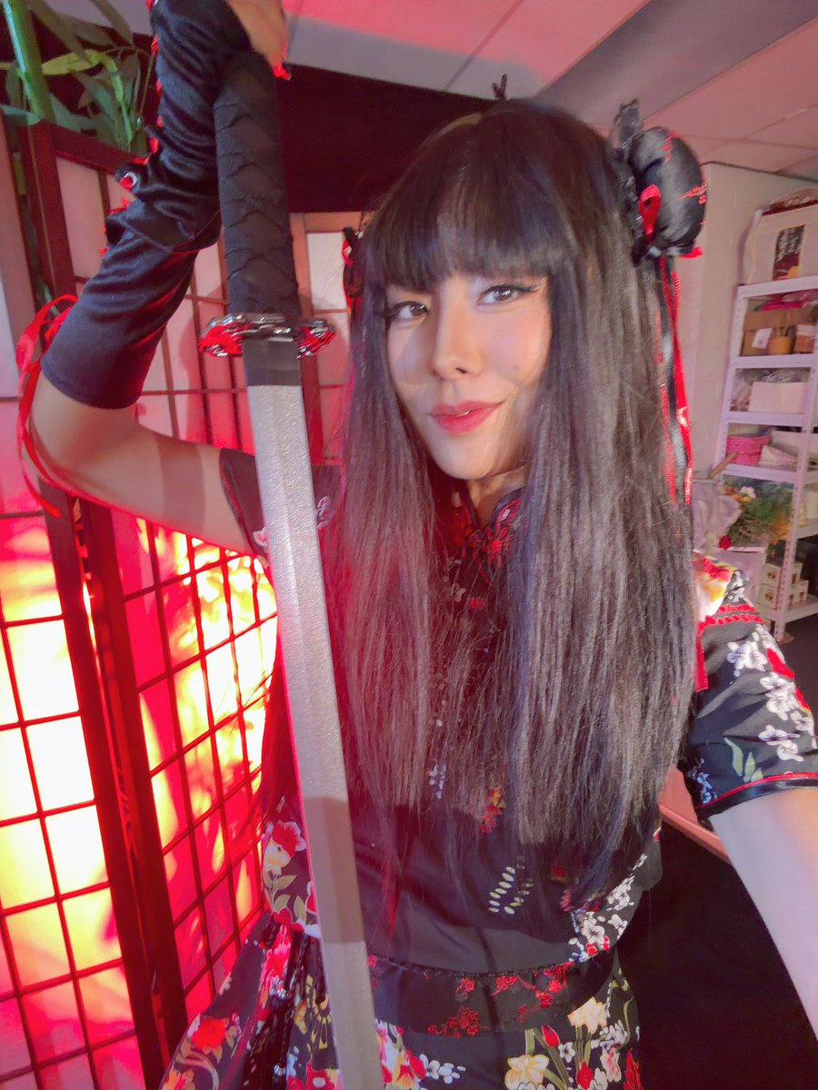 OmgItzRaina's tweet photo. Just did a cosplay https://t.co/OwpB8evUIM