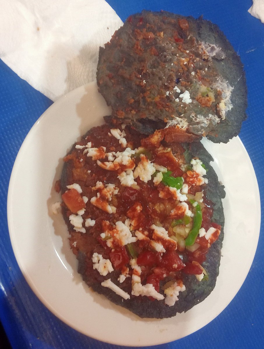 ErikaGarci20109's tweet photo. Por qué no ? Una gordita? Una gordita! #tardes #yomi #sabrosura #lindomiercoles 😌 https://t.co/D1gacEIdVy