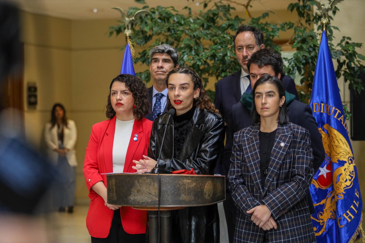 capitanarod's tweet photo. #ChaoPensionesDeGracia por estallido social. Hoy presenté un proyecto de ley para terminar con este abuso: pensiones entregadas a delincuentes, con expedientes médicos deficientes y sin controles.
Los recursos de los chilenos no premiarán a quienes sembraron violencia. https://t.co/5e3E3H4cc9