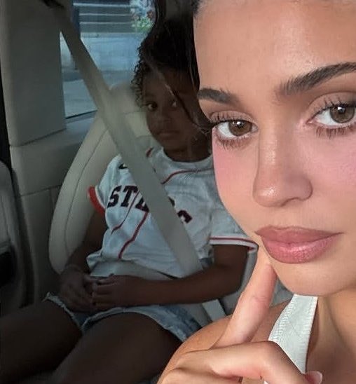 acervokyjenner's tweet photo. A STORMI 🤣🤣🤣🤣🤣 https://t.co/jEmePNb00X