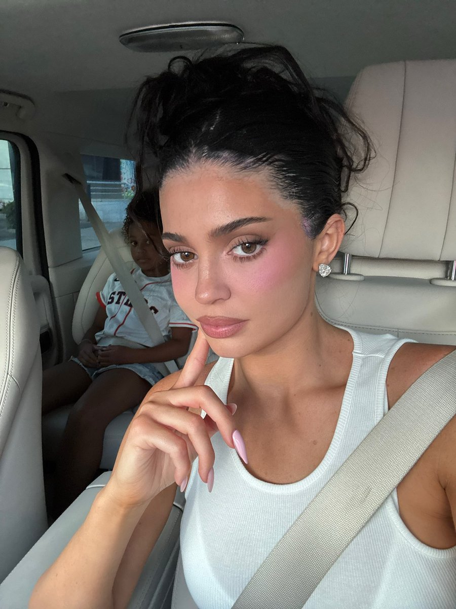 acervokyjenner's tweet photo. A STORMI 🤣🤣🤣🤣🤣 https://t.co/jEmePNb00X