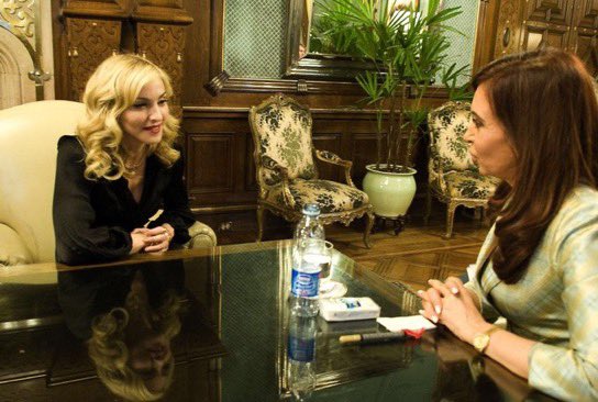 FacuAlegre14's tweet photo. Madonna con Cristina Fernández de Kirchner (2008) https://t.co/Dbfc610Bho