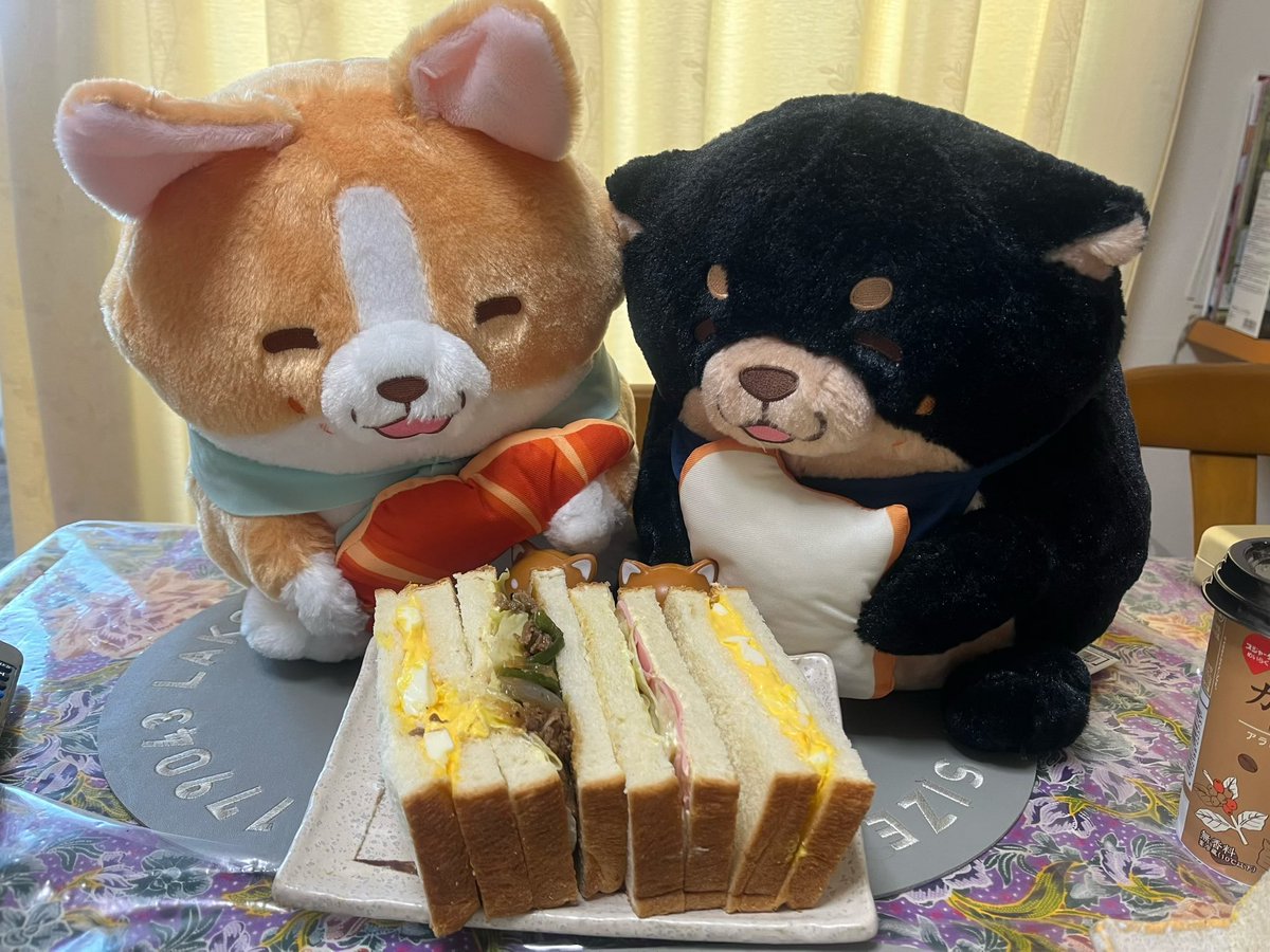 tomozo_p_union's tweet photo. 朝食にサンドイッチを作ってみました。
① たまごサラダ(オイシックス)
② 牛バラ肉の焼肉
③ハムレタス
手間はかかるけど美味しいですよね。
#朝食 
#サンドイッチ 
#忠犬もちしば https://t.co/yYkp2G36Ea