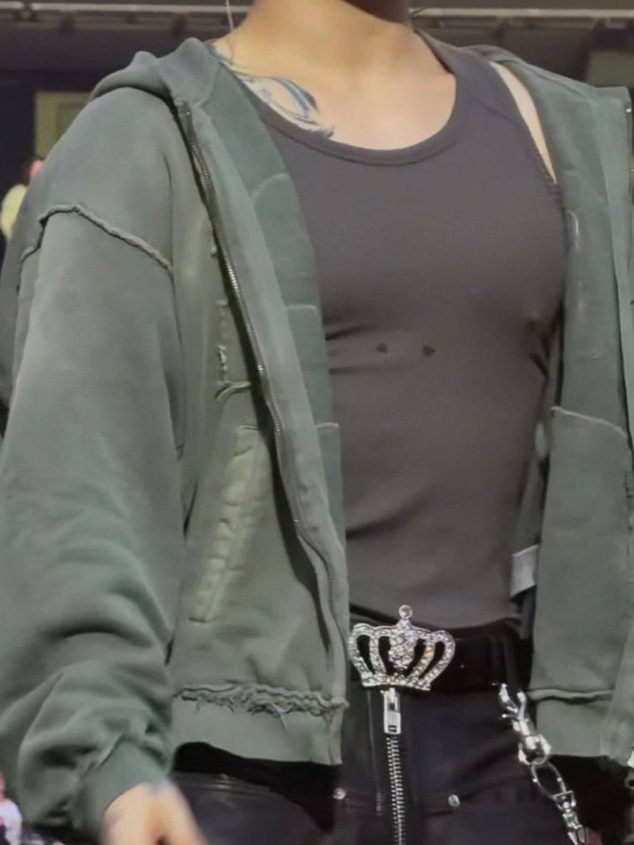 Bluekooksany's tweet photo. Nem julgo o jimin de deitar nesse travesseiro mega pro Max duo 2.0 https://t.co/K4Coh7QyWM