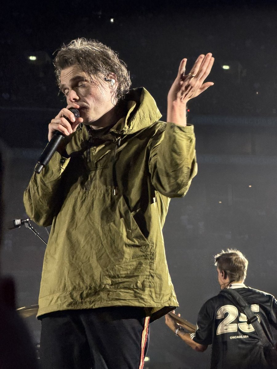 meanthis4ever's tweet photo. more #mcrlondon https://t.co/wzYneaxHjI