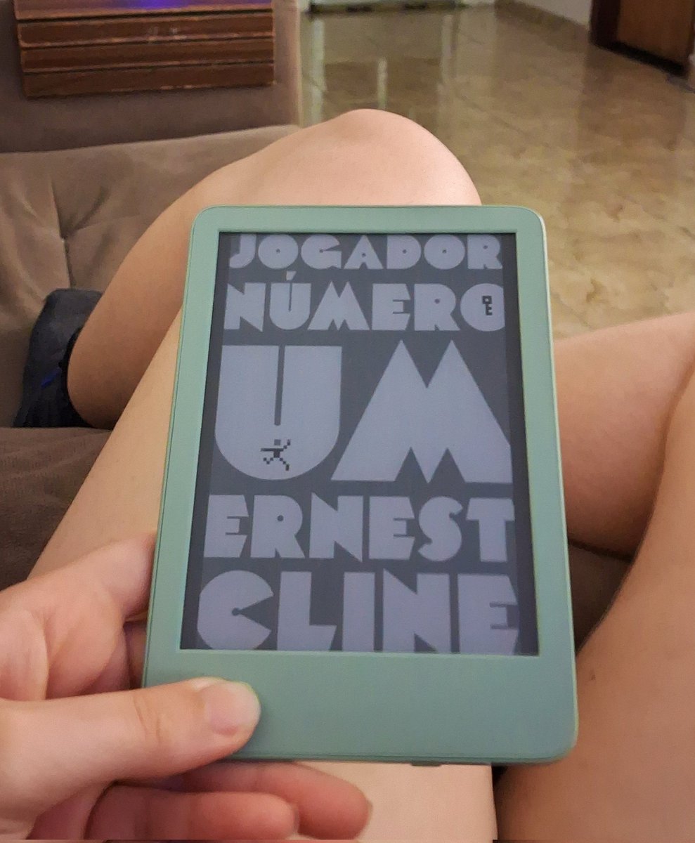 gabitrakinage's tweet photo. Muito representativo meu primeiro kindle ser verde lésbico #kindletwt https://t.co/17MjHE02f2