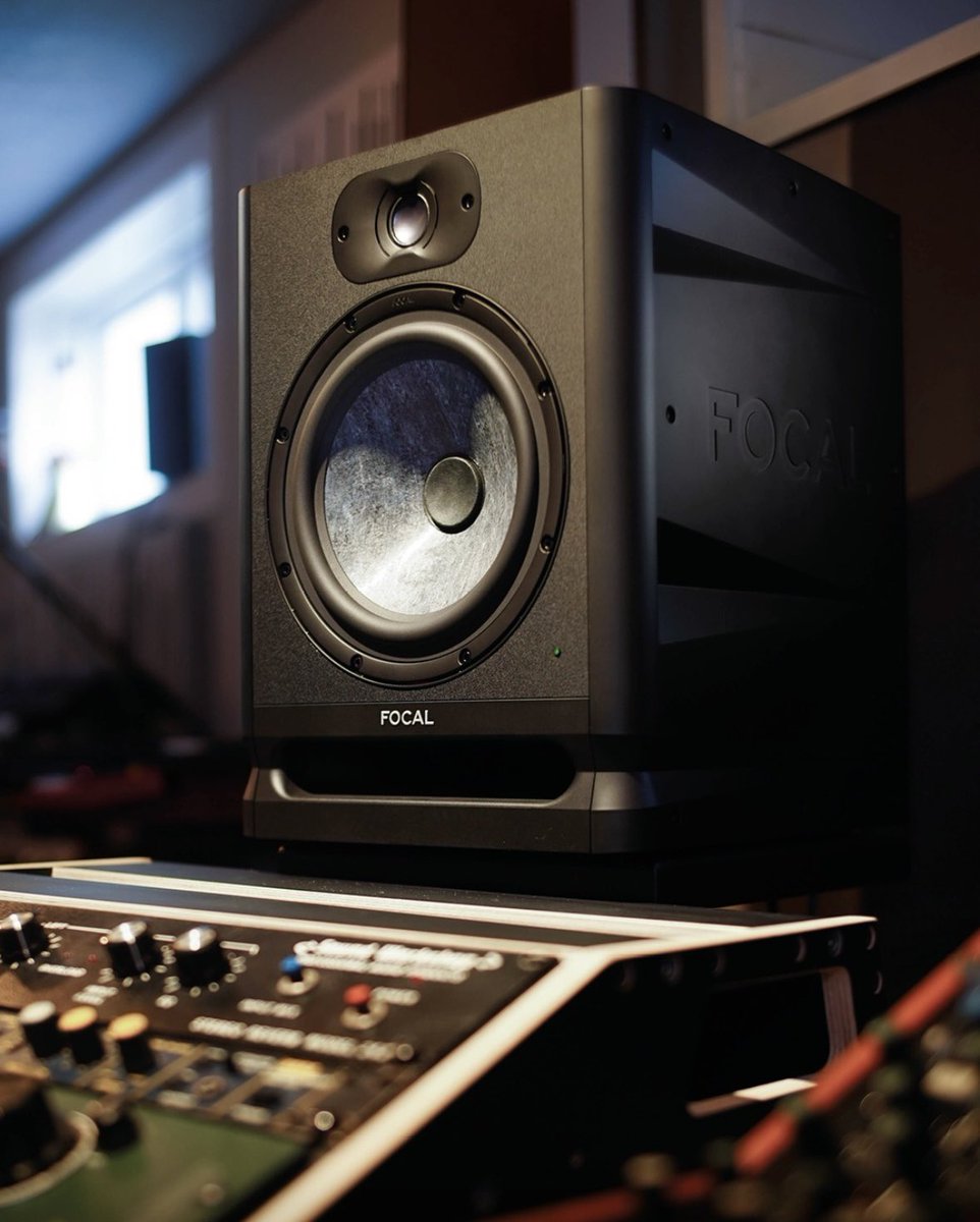 Sinamex's tweet photo. “A well-designed balance of clarity, depth, fullness and affordability.” - Recording Magazine 
Focal Alpha 80 EVO (SGD 1,695 per pair) 115W Powered 2-way , 8-inch Studio Reference Monitor / / Optimized LF extension, dynamic range, and sheer impact https://t.co/4KcH86z8oo https://t.co/sHmSbiye9W