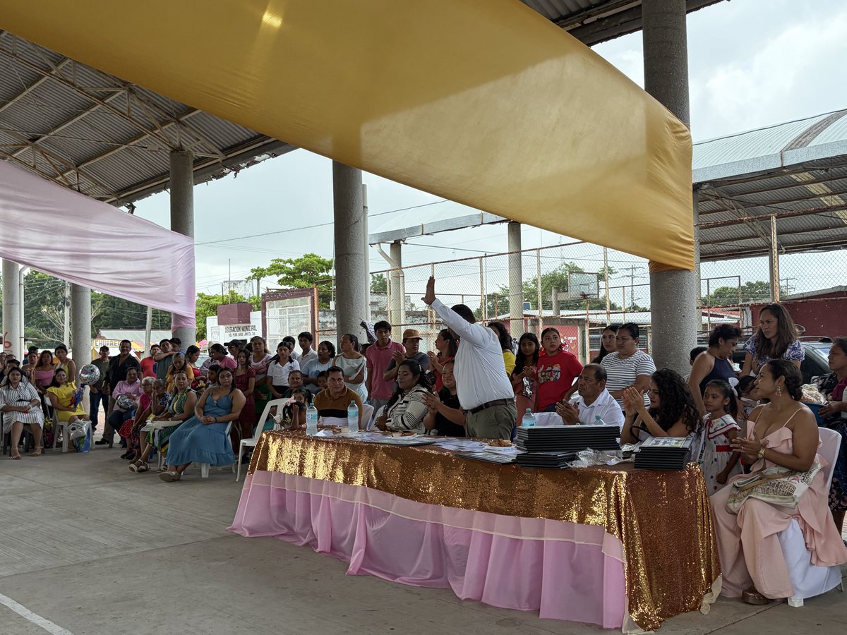 Luis_Villamayor's tweet photo. Agradezco a los Padres de #Familia del Jardín de #Niños Rosaura Zapata del Poblado #Playa #Larga donde tuve la oportunidad de ser 𝐏𝐚𝐝𝐫𝐢𝐧𝐨 𝐝𝐞 𝐆𝐞𝐧𝐞𝐫𝐚𝐜𝐢𝐨́𝐧 gracias a la invitación de todo el plantel educativo! 🧑🎓
𝙑𝙖𝙢𝙤𝙨 𝙫𝙖𝙢𝙤𝙨 https://t.co/KxkoZaoceb