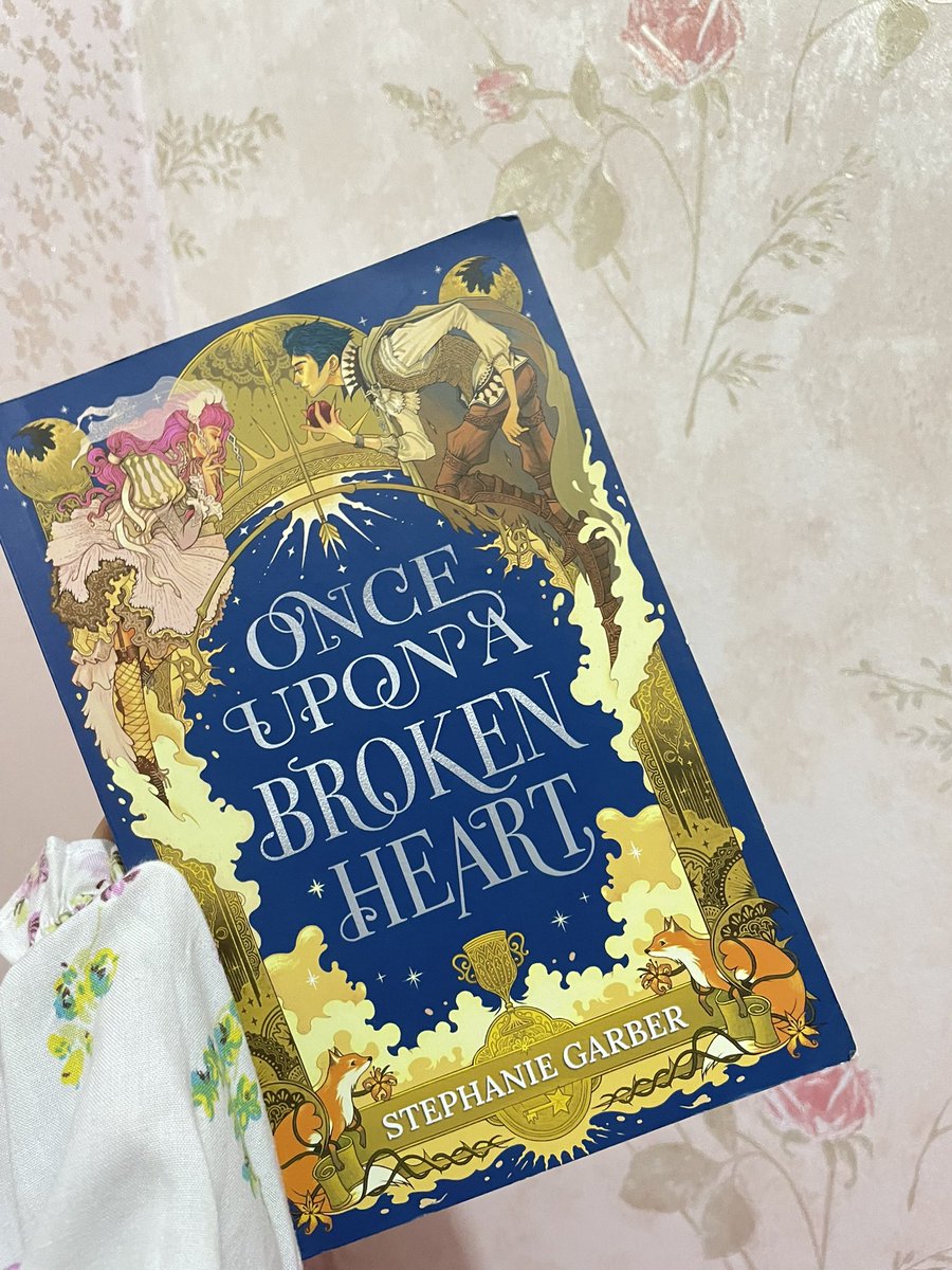 lolqly's tweet photo. guys help rt aku mau sell buku ini, untuk harga sudah ada di tweet aku sebelumnya yaa. bisa oren jugaa🫰 detailnya dm akuu, nanti aku kirim link oren juga yaw. https://t.co/yAezFtKwne