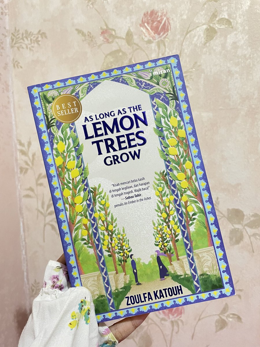 lolqly's tweet photo. guys help rt aku mau sell buku ini, untuk harga sudah ada di tweet aku sebelumnya yaa. bisa oren jugaa🫰 detailnya dm akuu, nanti aku kirim link oren juga yaw. https://t.co/yAezFtKwne