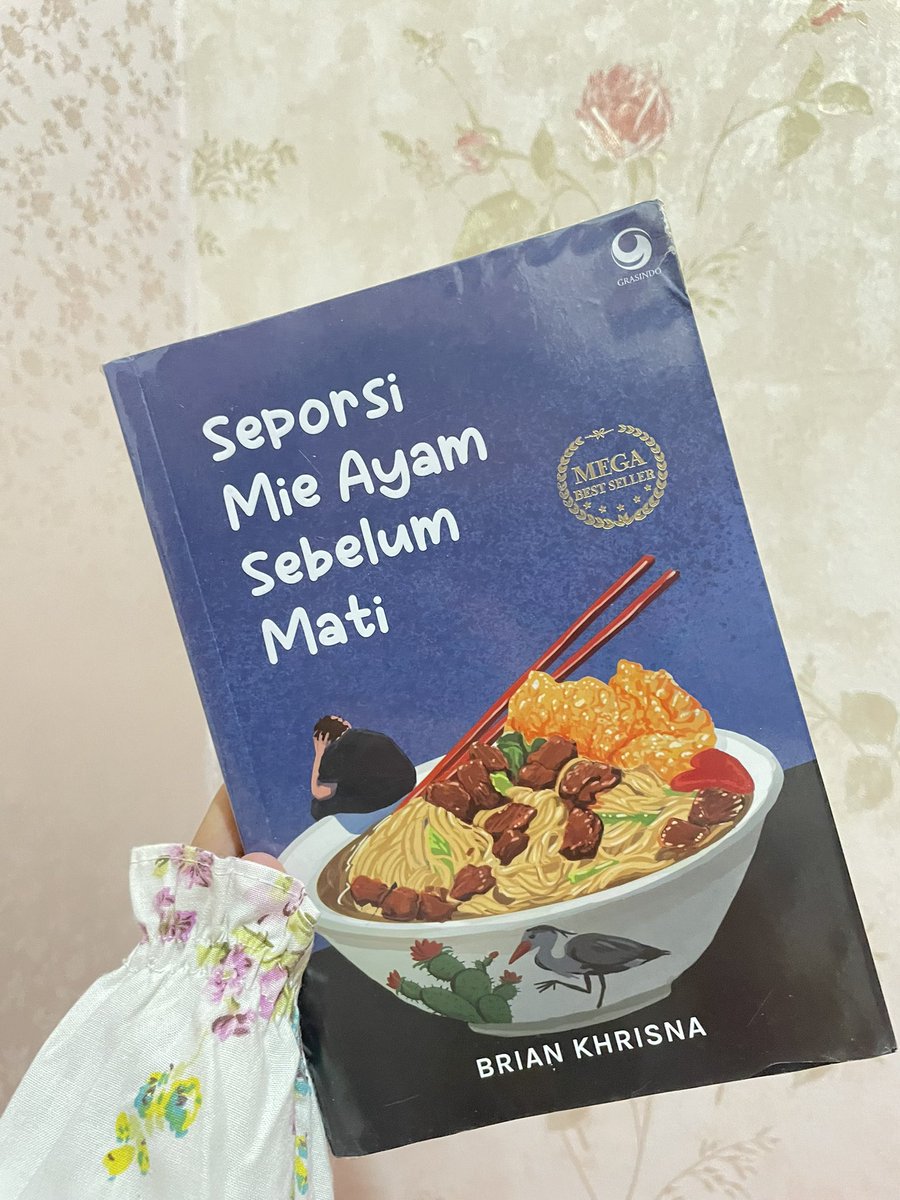 lolqly's tweet photo. guys help rt aku mau sell buku ini, untuk harga sudah ada di tweet aku sebelumnya yaa. bisa oren jugaa🫰 detailnya dm akuu, nanti aku kirim link oren juga yaw. https://t.co/yAezFtKwne