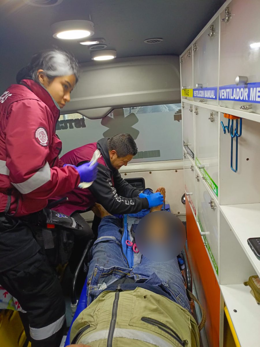 istcre's tweet photo. #ReporteDeAtenciónISTCRE 🚑

Atendimos un accidente de tránsito entre un vehículo y una motocicleta. Se brindó atención prehospitalaria a un paciente masculino y, ante la sospecha de una fractura en la extremidad inferior derecha, fue derivado a una casa de salud.

#ISTCRE https://t.co/I6xXPBXUxJ