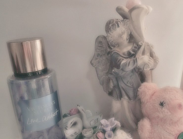 softdigidiary's tweet photo. amo esse anjinho que eu tenho! dei uma incrementada na decoração e coloquei meu quartzo rosa com ele 🌷❀  ☽  ்۪۪  ♡ https://t.co/rLdTomOahI
