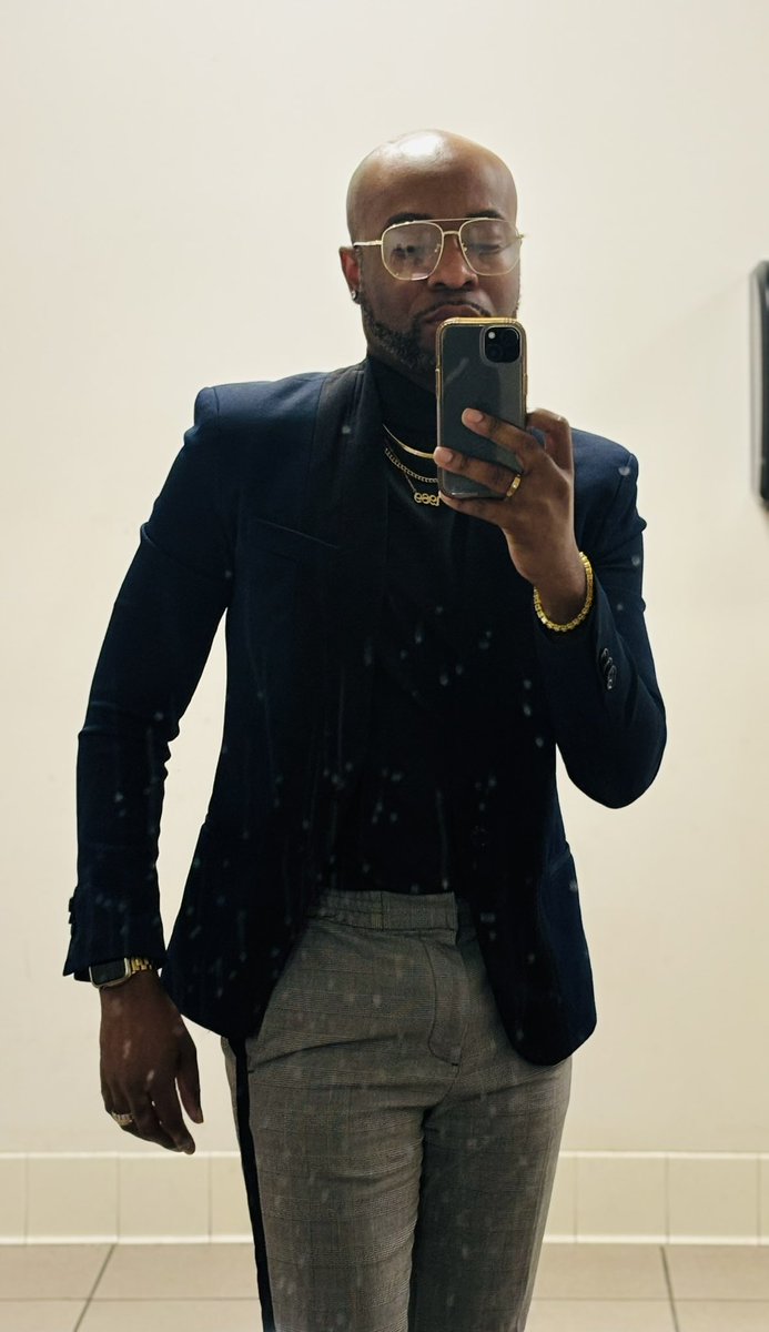 iamrishawn's tweet photo. Doin’ My Job

#workday #campusvisit #style #fashion #menswear https://t.co/iRW6kULZEP