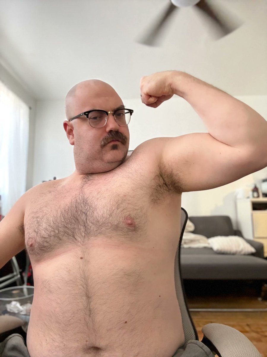 beartender22's tweet photo. Raised it up. Pit's ripe. Take your time. #pits #armpits #musclepits #muskypits #hairypits #malearmpit #armpitlover #nsfw https://t.co/5DK9h7c14C