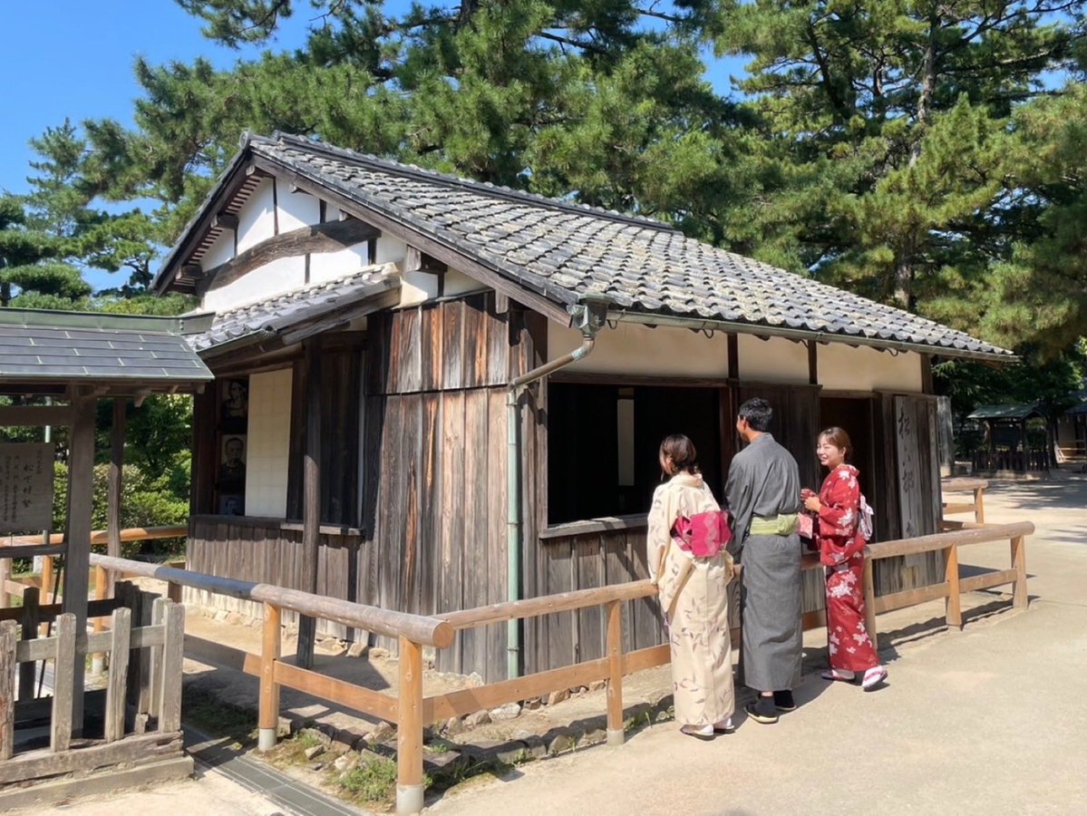 hagi_burari's tweet photo. 萩市のおすすめの観光地は？✨
 
萩は歴史ロマンが息づくまち。
「#松下村塾」で思いを馳せると、熱く語り合ったかつての塾生たちの声や足音が聞こえてきそう💭
わずか1年余りの間でしたが、吉田松陰は、久坂玄瑞、高杉晋作、
伊藤博文など明治維新の原動力となる多くの逸材を育てました。

#萩旅 https://t.co/PzOiqWJlEU