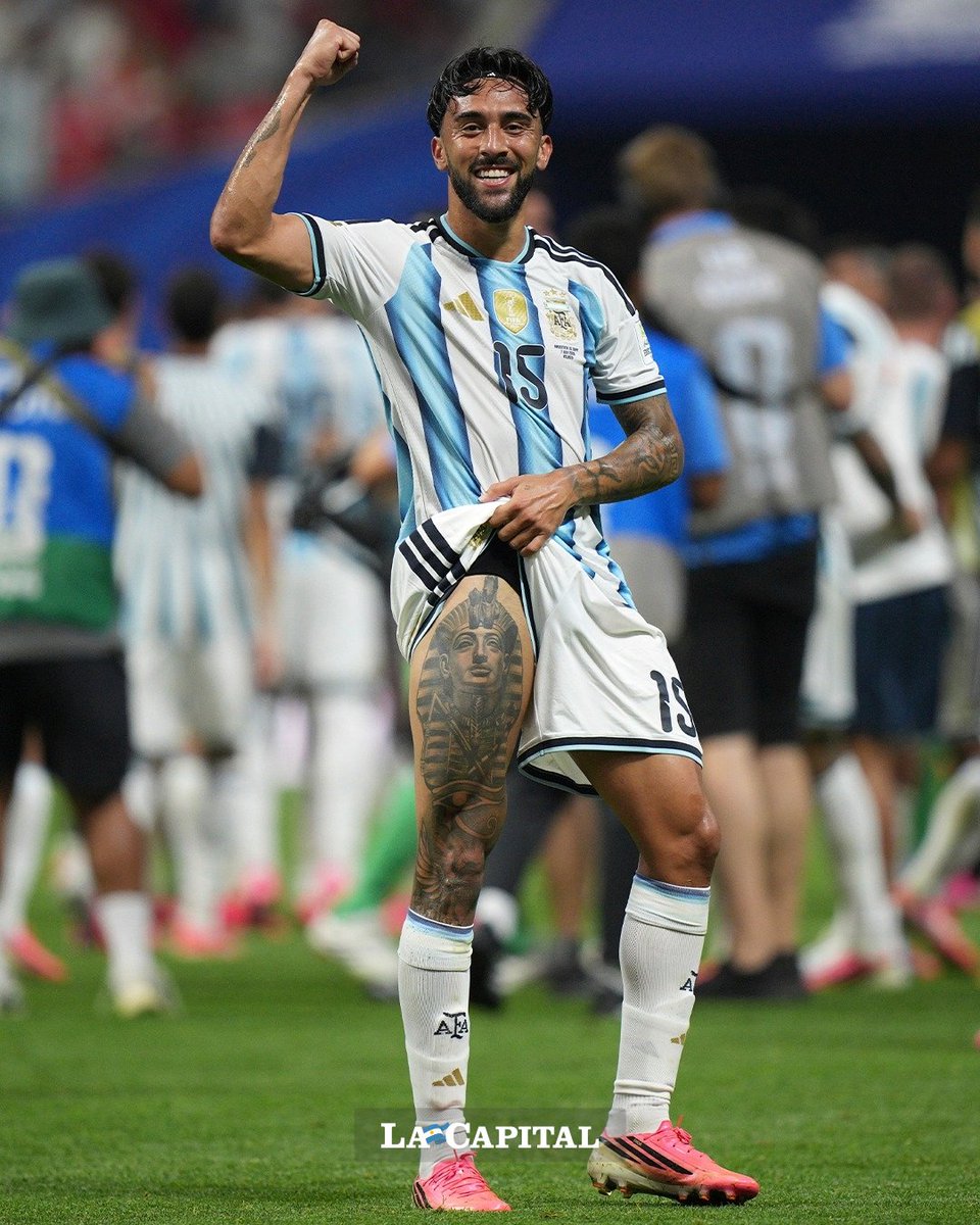 lacapital's tweet photo. PARÁ, NICO 😅

Nico González tiene tatuado a UN FARAÓN en su pierna derecha y el martes, tras la histórica remontada Argentina, lo mostró a todo el estadio tras la eliminación de Egipto en el Mundial. ❌🇪🇬