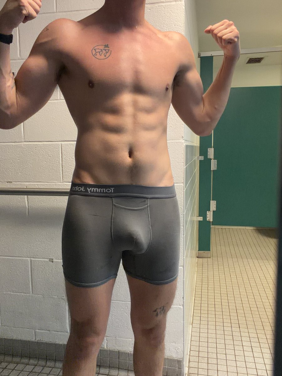 Pilotboixxx's tweet photo. On or off https://t.co/05FELW5cuE