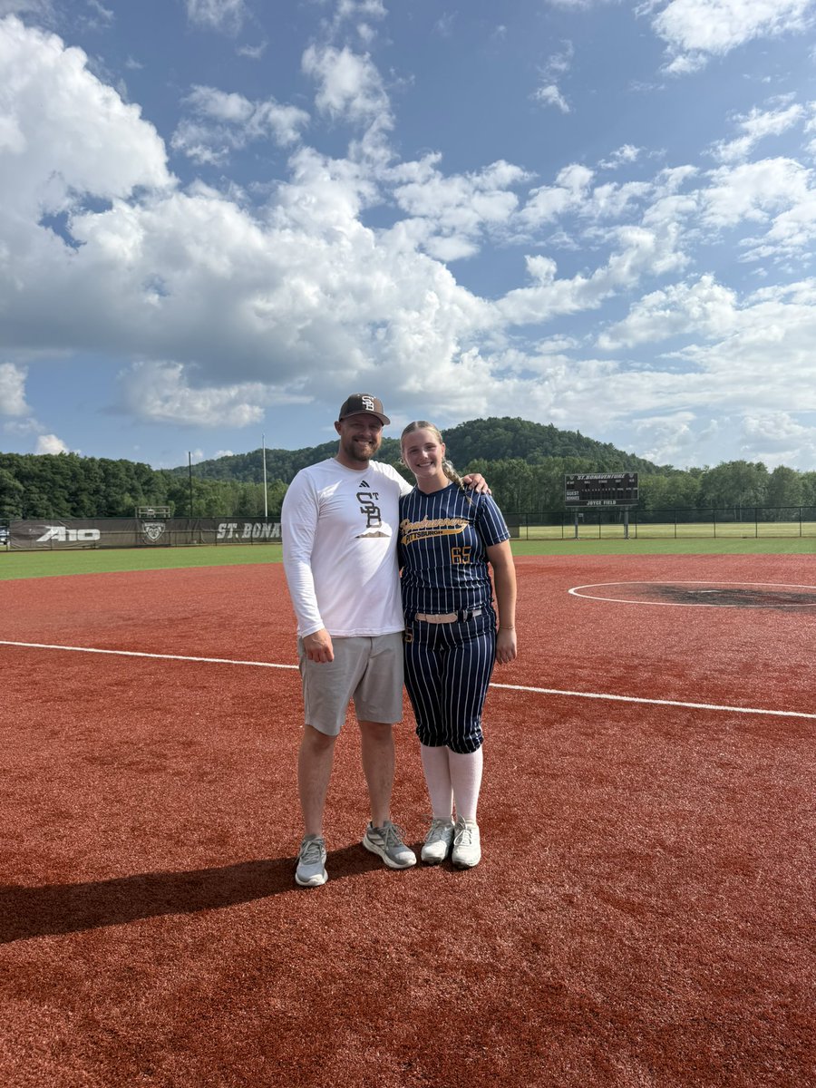 KatelynCook65's tweet photo. I had an absolute blast at @BonniesSoftball camp today! I appreciate all the feed back i got from Coach Decker and the campus was beautiful! I will definitely be using everything I learned from today and take it into this weekend in Columbus! Thank you for such a wonderful camp! @CamdenDecker