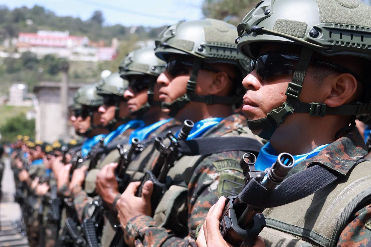 Ejercito_GT's tweet photo. ¡Buenas tardes #Guatemala! 🇬🇹

Soldados del #EjércitoGT, velarán por ti; defendiendo a la Nación con dignidad, respeto y transparencia. 🫡 https://t.co/j1mofXtS3p