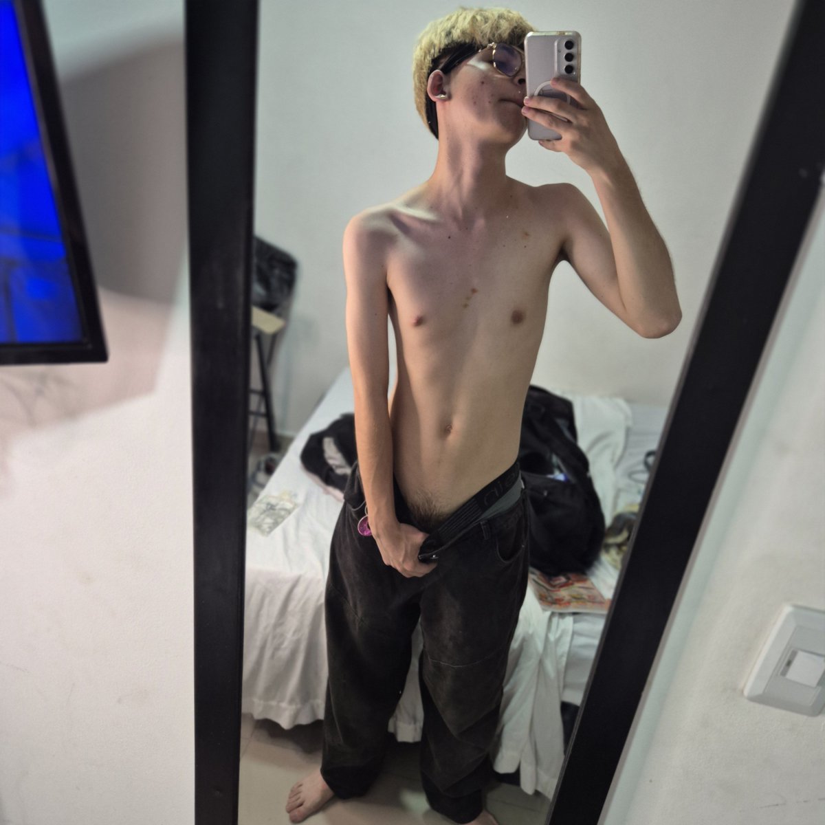 axel_b_0's tweet photo. ¿Ya viste mi telegram? 
🥵 #paja #pajamañanera https://t.co/aEo9jbDmN4