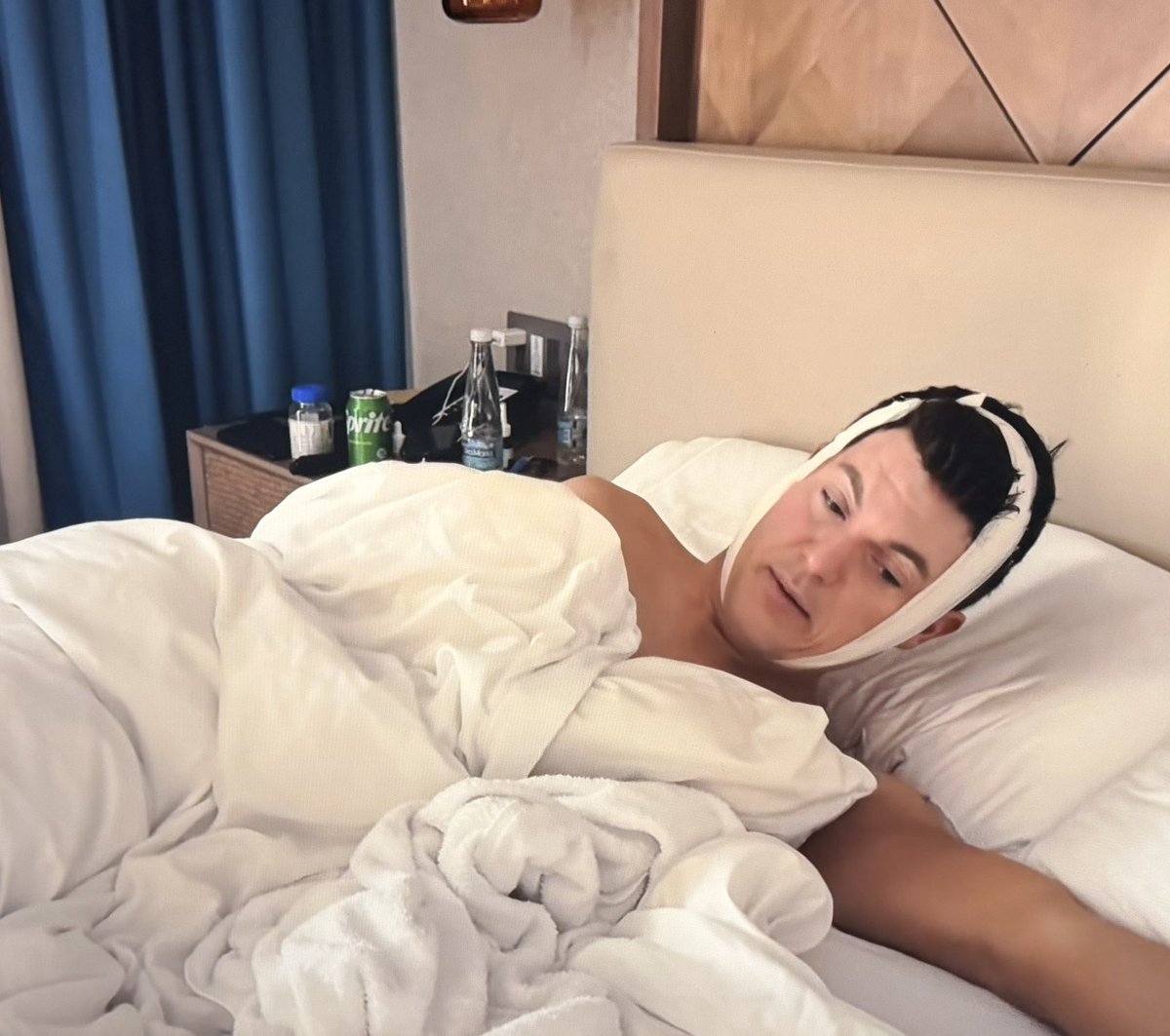 Dustin_Cone's tweet photo. Zack Wickham got hit by a street sign, went clubbing after, woke up with a AWFUL headache, and he STILL got up to film 

So no other reality tv star has an excuse to not film… 😅 #TheValley https://t.co/i95YOi2fgP