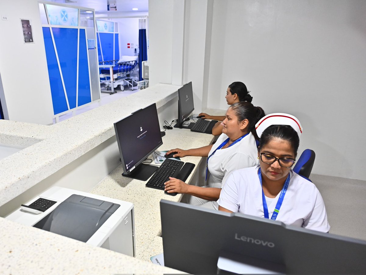 JorgeEmilioRey's tweet photo. El próximo 10 de agosto pondremos en marcha la tercera fase de operación del Hospital San Rafael de #Girardot. Con esta etapa, los usuarios contarán con atención en especialidades como urología, oftalmología, dermatología, neurocirugía y pediatría, además de servicios de atención al parto, cuidado intensivo neonatal y pediátrico, y apoyos diagnósticos como histotecnología, citologías y radiología odontológica.

Ya han pasado 100 días desde que este hospital volvió a estar en manos públicas. Lo recibimos con servicios cerrados y una operación en crisis; hoy ya contamos con servicios de urgencias, hospitalización, cirugía, consulta externa y especialidades médicas. Pusimos en funcionamiento la Unidad de Cuidados Intensivos (UCI), fortalecimos la capacidad instalada con 124 camas y espacios asistenciales.

En total se han atendido cerca de 7.000 consultas de triage, más de 6.100 atenciones en urgencias, más de 1.000 egresos hospitalarios, 354 procedimientos quirúrgicos y cerca de 40.000 exámenes de laboratorio.

Por la salud, #AndoCumpliendo.