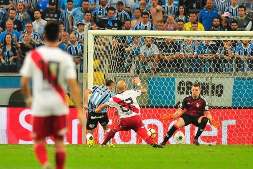 notluisdelpi's tweet photo. El de las grandes noches de Copa y las atajadas imposibles.

Yo me quedo con esto del mejor arquero que vi en mi club, gracias eternas Franco Armani. Un ídolo de River Plate para la historia https://t.co/AT7FU2QoTt