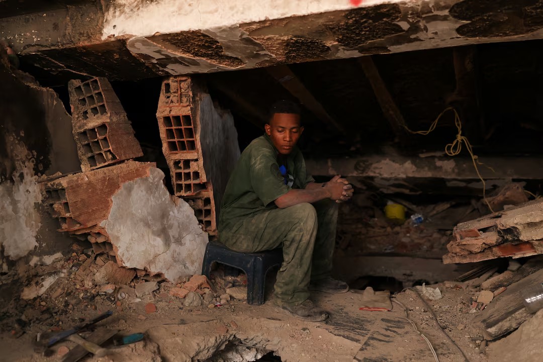 MarioNawfal's tweet photo. 🇻🇪 The death toll in Venezuela keeps climbing…

The death toll from the devastating earthquakes has now climbed to 3,811.

Rescue teams are still digging through the rubble in a race against time as families desperately search for loved ones.

One of the deadliest disasters in the country’s modern history.

Source: Reuters / Writer: Val