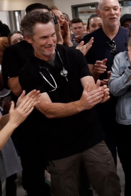 eviIogs's tweet photo. no ring on his finger he better slut himself out in season 3 https://t.co/AiJISh5KaX