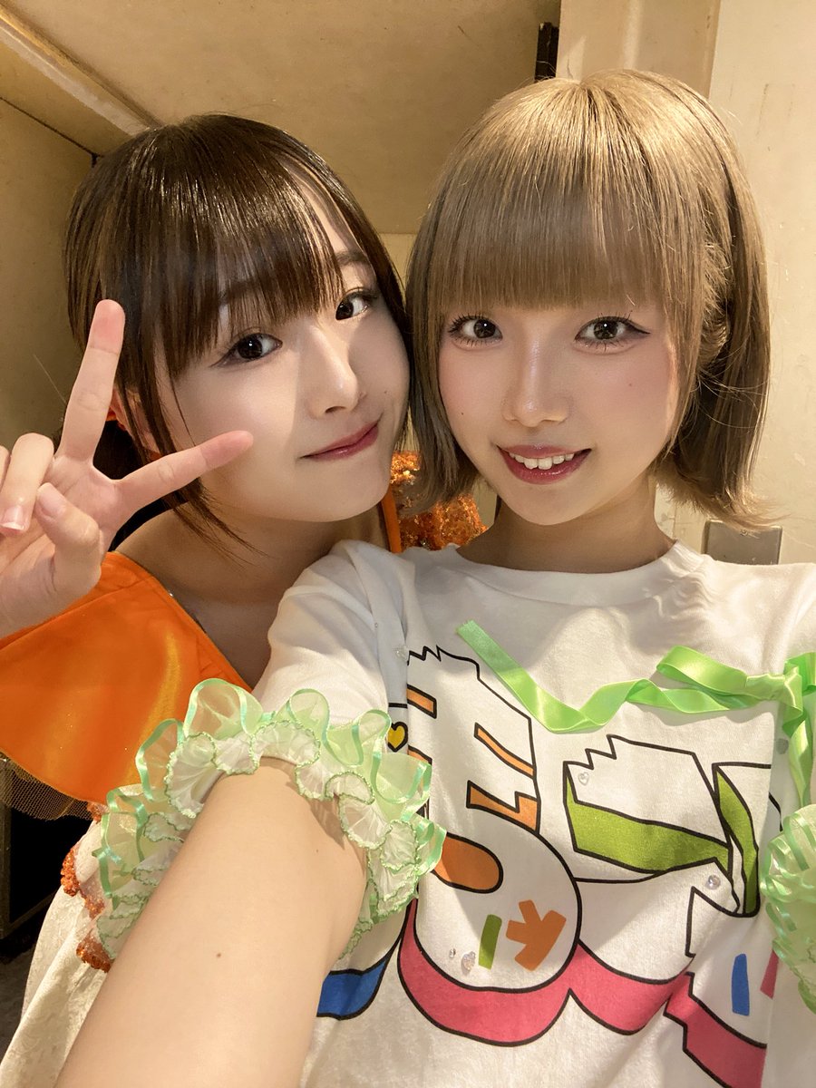 uug2_kaoru's tweet photo. おはよー！
この前新倉さんがあゆらちゃんと写真撮った後にかおるちゃんとも撮りたい、、、と言ってくださって撮らせていただいた写真🧡 https://t.co/iz2is6KNCf