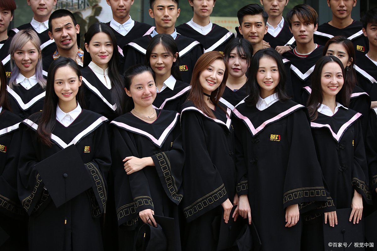 CaterinaWilms's tweet photo. Grad season hits different with these messy caps, laughter that echoes through old halls, and the quiet thrill of stepping into what’s next. Congrats to the class of 2024—we did this! https://t.co/Q75g7bjLnp
