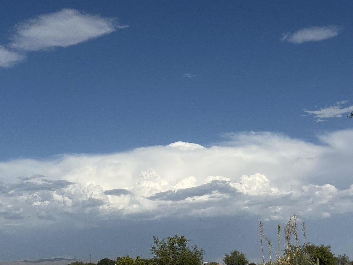JwooPhotography's tweet photo. Looking southeast form marana. Breaking out the top!!! https://t.co/c5scBrabij