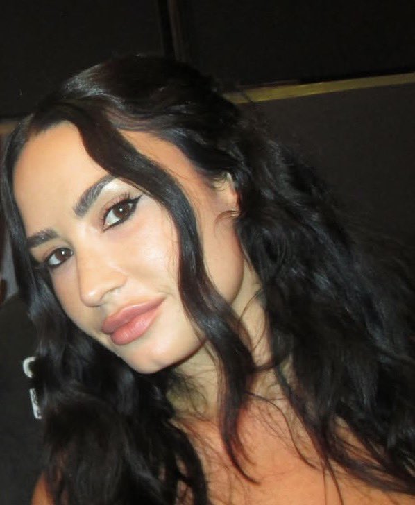 psicóloga da demi lovato tweet media
