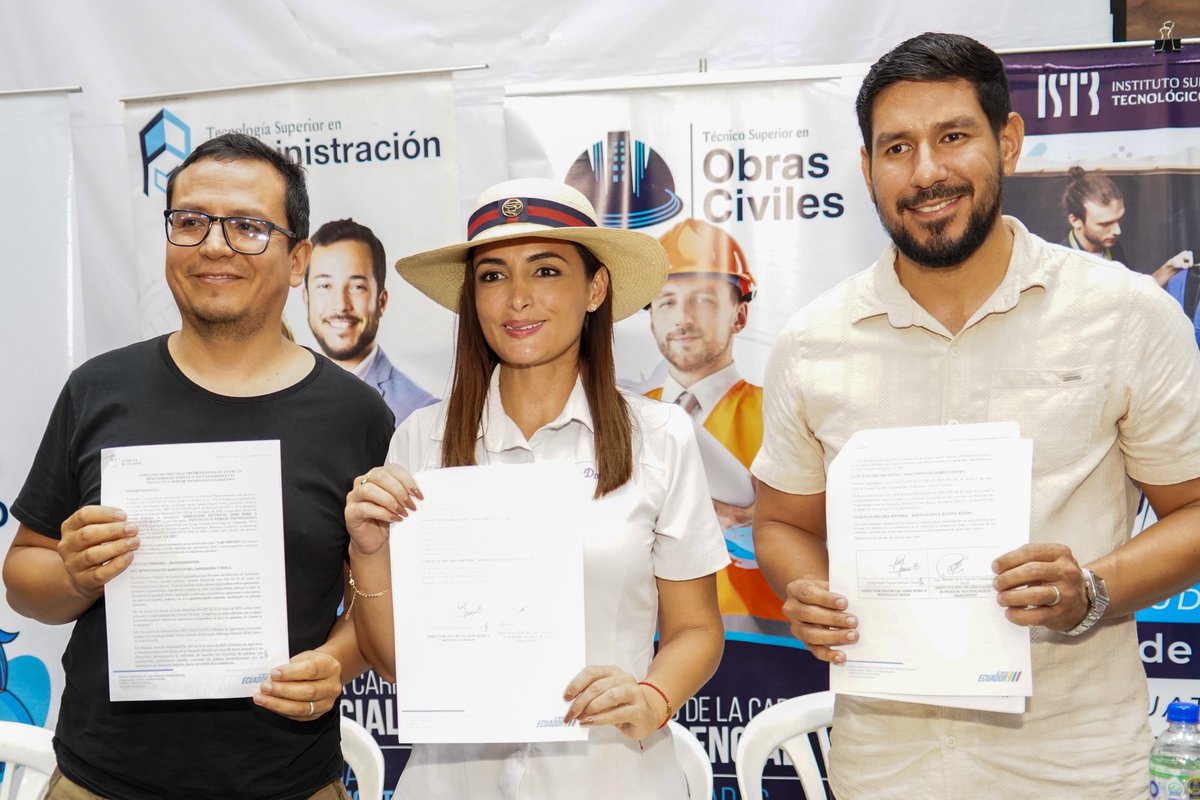 Agricultura_CZ5's tweet photo. #LosRíos | El día de hoy se firmó el convenio de prácticas pre profesionales con el Instituto Superior Tecnológico Babahoyo, para abrir espacios a jóvenes que se integrarán a procesos de asistencia técnica, gestión productiva y acompañamiento a agricultores.

#GobiernoDelEcuador https://t.co/JCE7Sdq1tQ
